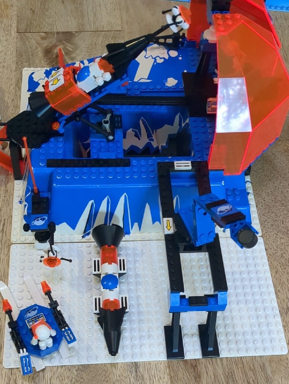 LEGO 6983 Ice Station Odyssey - RARE - Picture 9 of 15